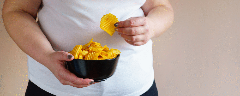 Alimentos ultraprocessados aumentam em  45% o risco de obesidade em adolescentes