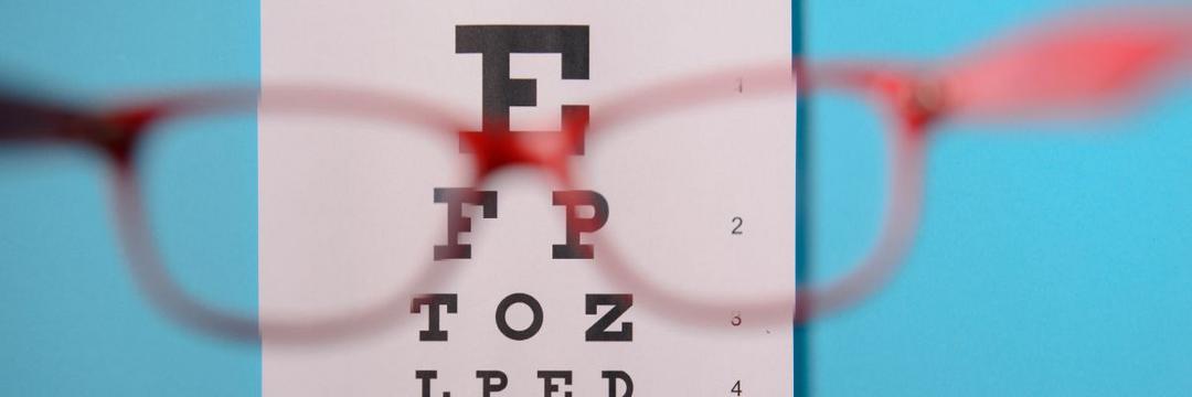 Óculos especiais podem retardar aumento da miopia em crianças