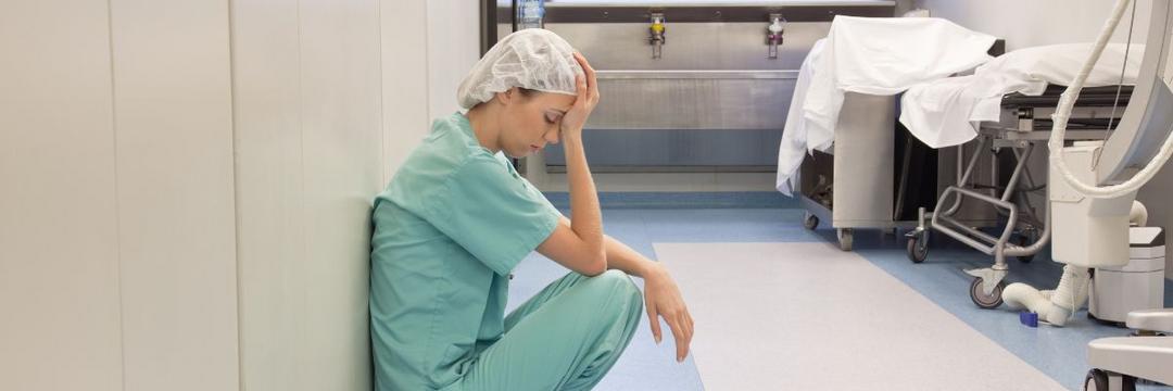 Pesquisa sobre saúde dos médicos revela longas jornadas de trabalho, sedentarismo e transtornos psiquiátricos