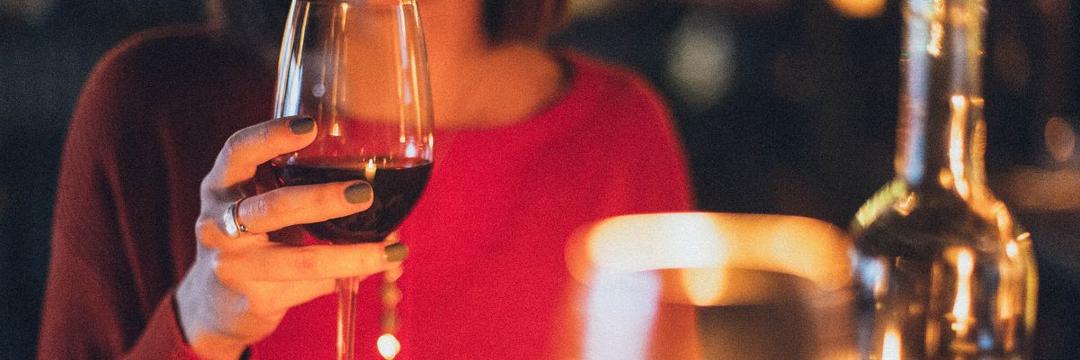Consumo moderado de vinho tinto pode remodelar a flora intestinal e beneficiar a saúde cardiovascular 