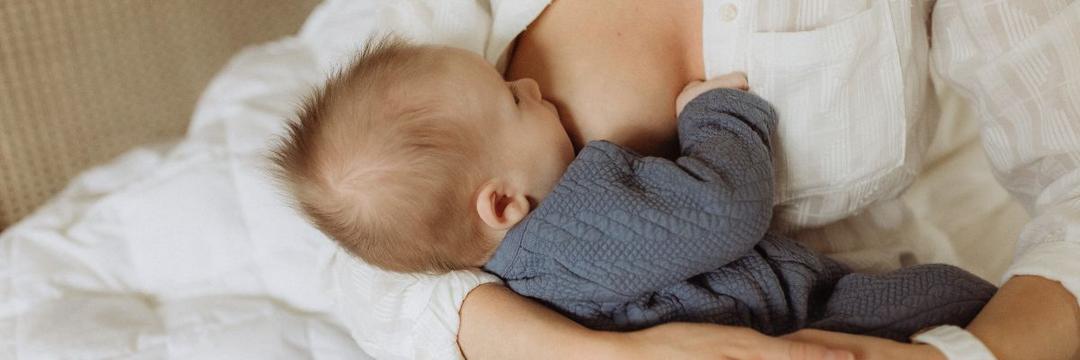 Revista Lancet lança série sobre aleitamento materno e revela táticas predatórias da indústria de fórmulas infantis