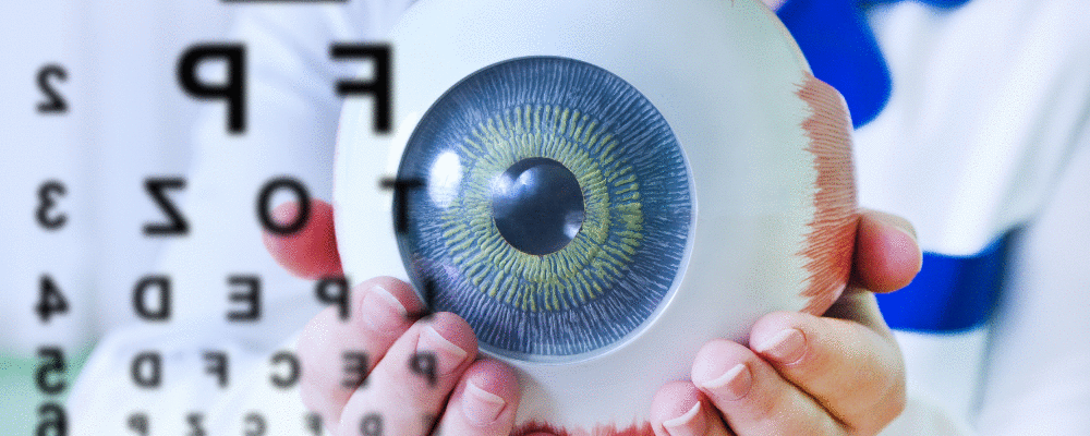 Regressão de neoplasia escamosa da superfície ocular, uso tópico de interferon e tamanho inicial do tumor