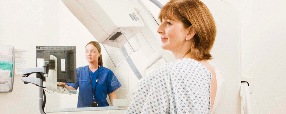 Lei nova: mulheres na puberdade poderão fazer mamografia, citopatologia e colonoscopia pelo SUS